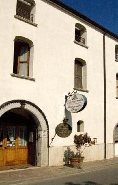 Tavernola - Locanda Di Campagna Battipaglia Exterior foto